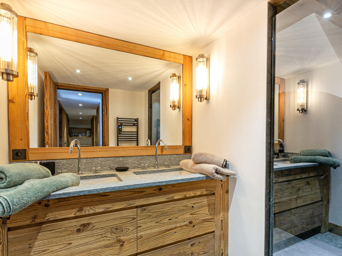 Luxe 130 m² 4 chambres, balcons Sud, vue village à Val-d'Isère - Photo 15