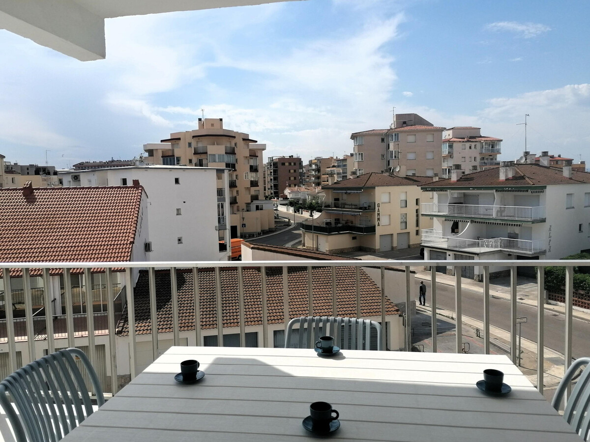 Appart 6 pers à Roses, 80m plage avec terrasse - Photo 1