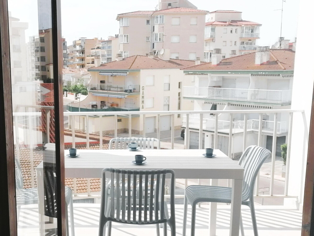 Appart 6 pers à Roses, 80m plage avec terrasse - Photo 2
