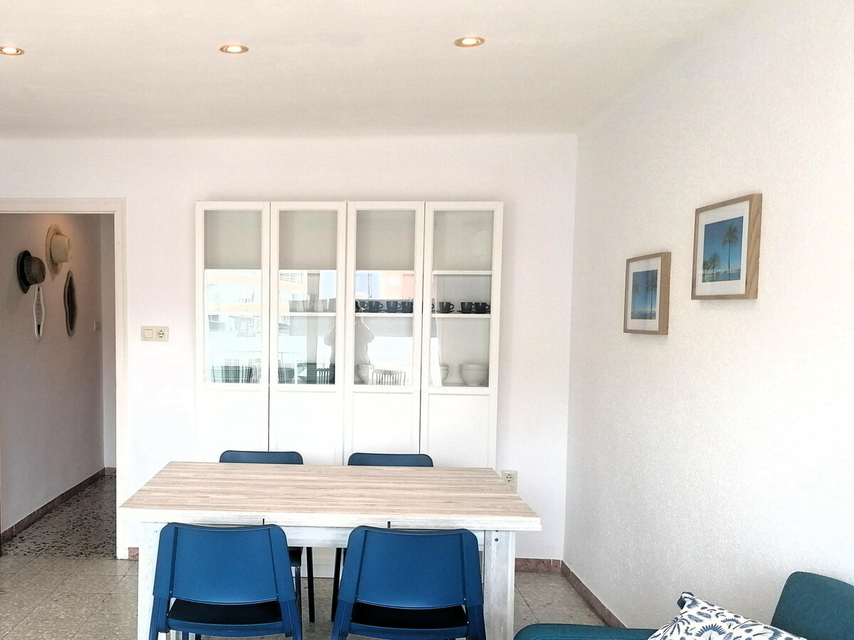 Appart 6 pers à Roses, 80m plage avec terrasse - Photo 3
