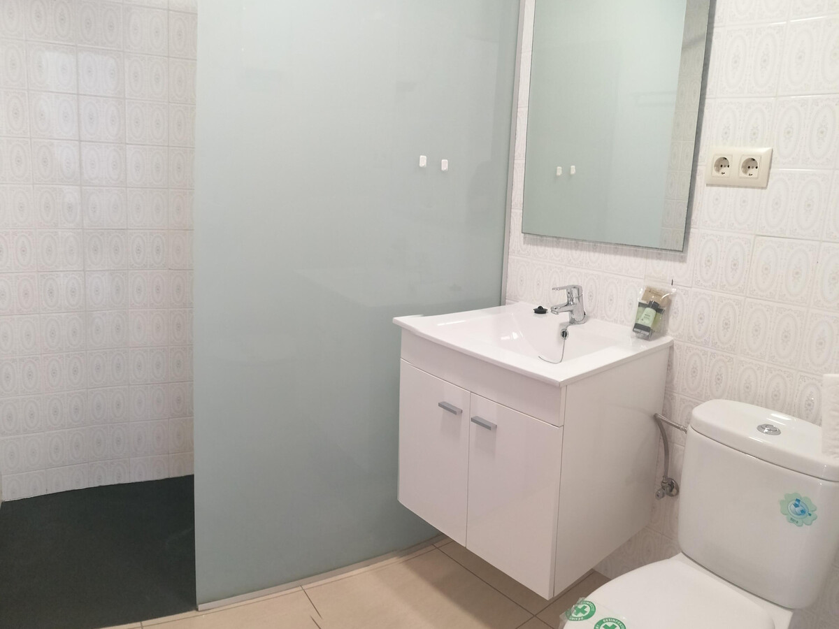 Appart 6 pers à Roses, 80m plage avec terrasse - Photo 17