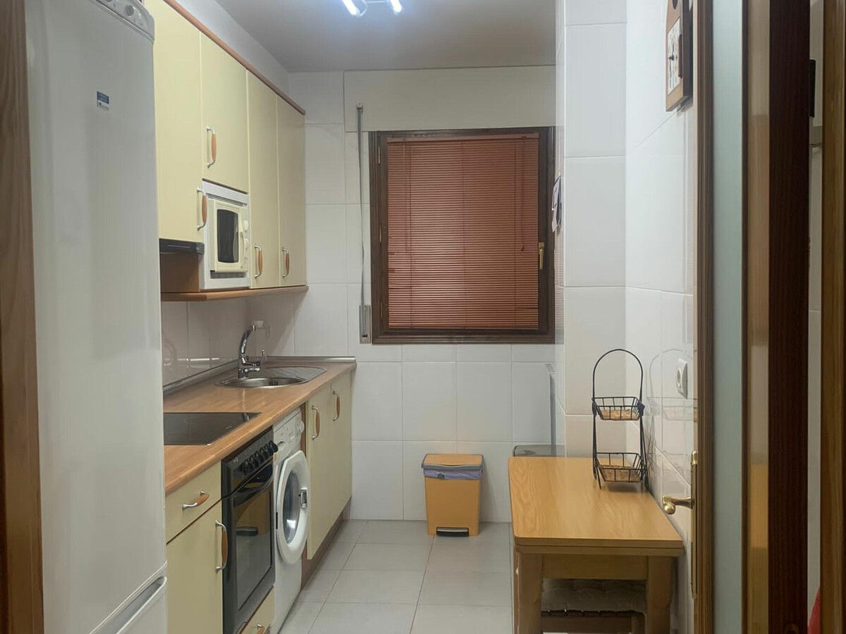 Appartement 2 chambres avec terrasse, piscine et parking - Photo 7