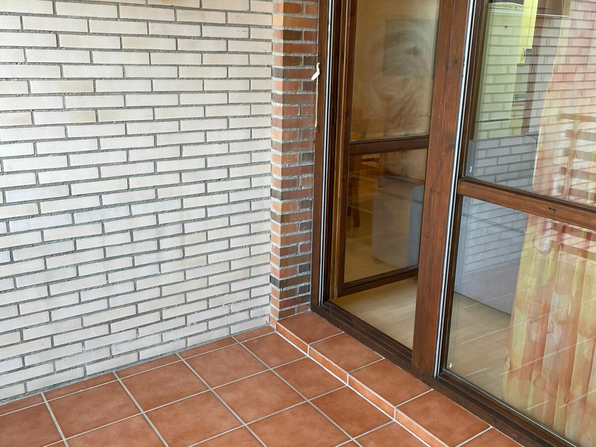 Appartement 2 chambres avec terrasse, piscine et parking - Photo 11