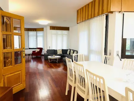 Grande Villa à Jaca avec Piscine Privée et Jardin - Photo 4