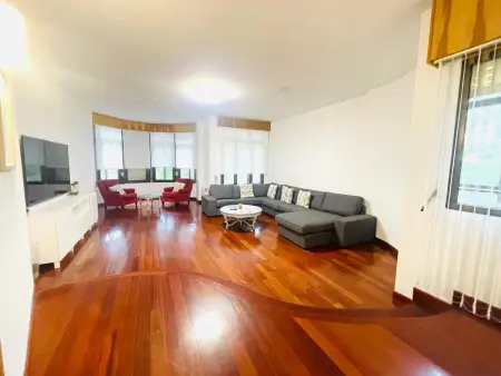 Grande Villa à Jaca avec Piscine Privée et Jardin - Photo 9