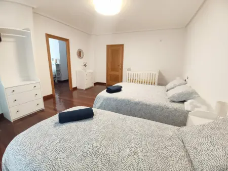 Grande Villa à Jaca avec Piscine Privée et Jardin - Photo 18