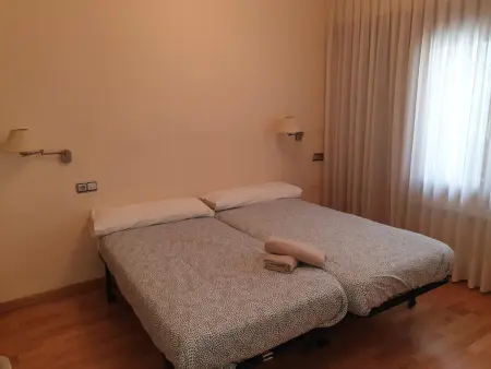 Appartement 3 chambres au cœur de Jaca avec balcon et parking : photo 5