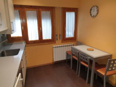 Appartement 3 chambres au cœur de Jaca avec balcon et parking : photo 9
