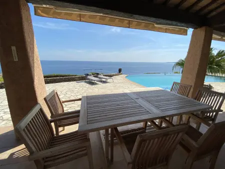 Villa 4 ch, piscine débordement, vue mer Les Issambres : photo 3
