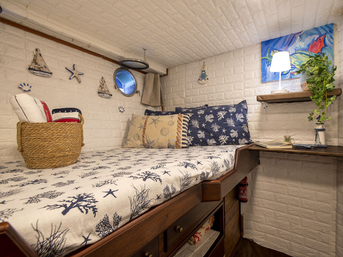 Maison flottante Alicudi : 12 pers. au bord de la mer - Photo 4