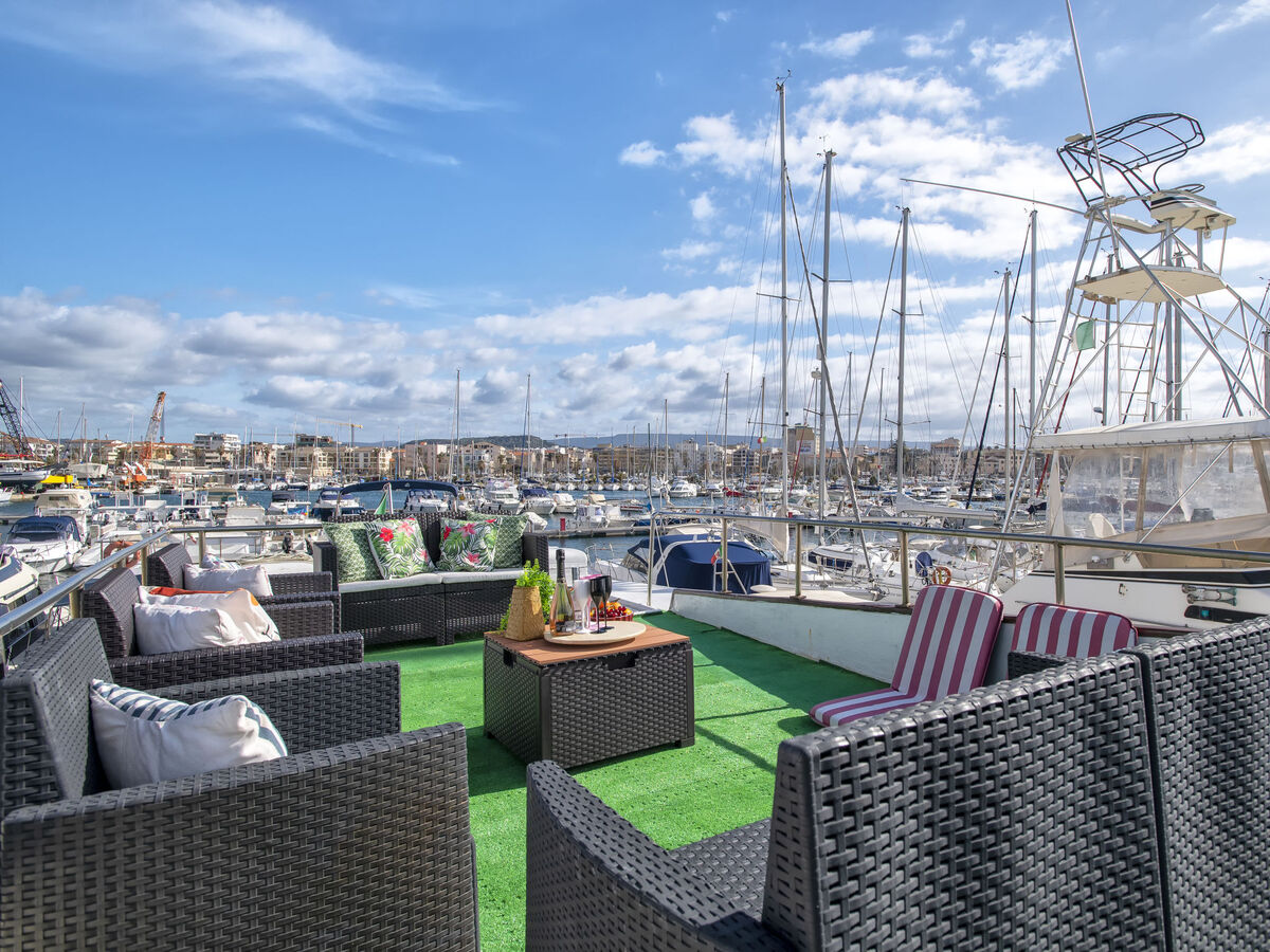 Maison flottante Alicudi : 12 pers. au bord de la mer - Photo 8