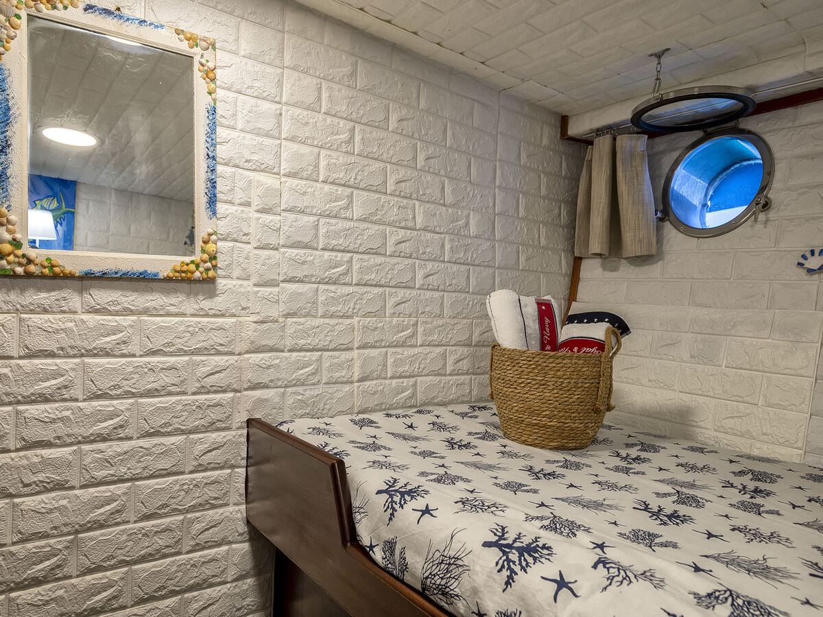 Maison flottante Alicudi : 12 pers. au bord de la mer - Photo 18