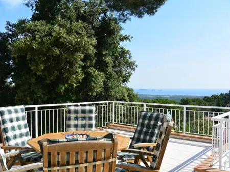 Location maison à Pals, Maison confortable à Pals avec terrasses et jardin privé