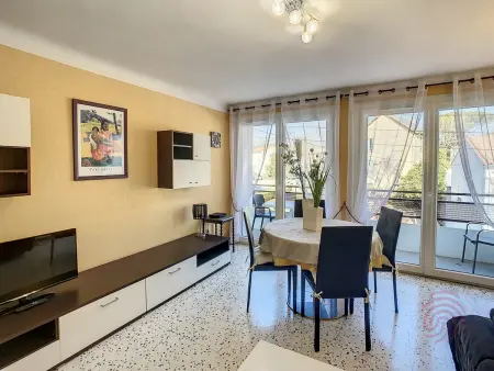 F2 moderne 55 m² à 100 m des Thermes, balcon : photo 2