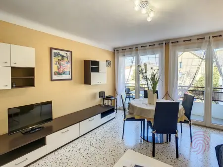 F2 moderne 55 m² à 100 m des Thermes, balcon : photo 3