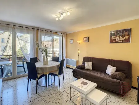 F2 moderne 55 m² à 100 m des Thermes, balcon : photo 5