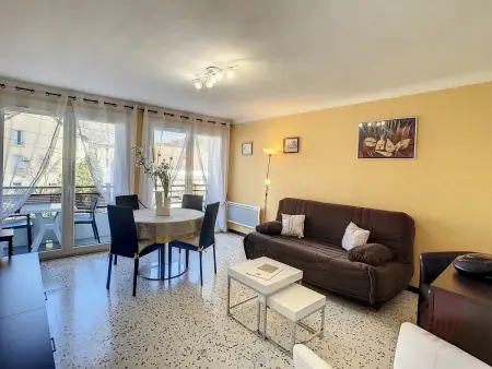 F2 moderne 55 m² à 100 m des Thermes, balcon : photo 7