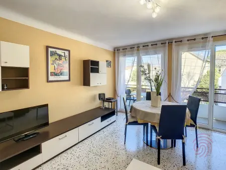 F2 moderne 55 m² à 100 m des Thermes, balcon : photo 8