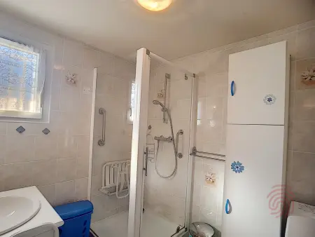 F2 moderne 55 m² à 100 m des Thermes, balcon : photo 15