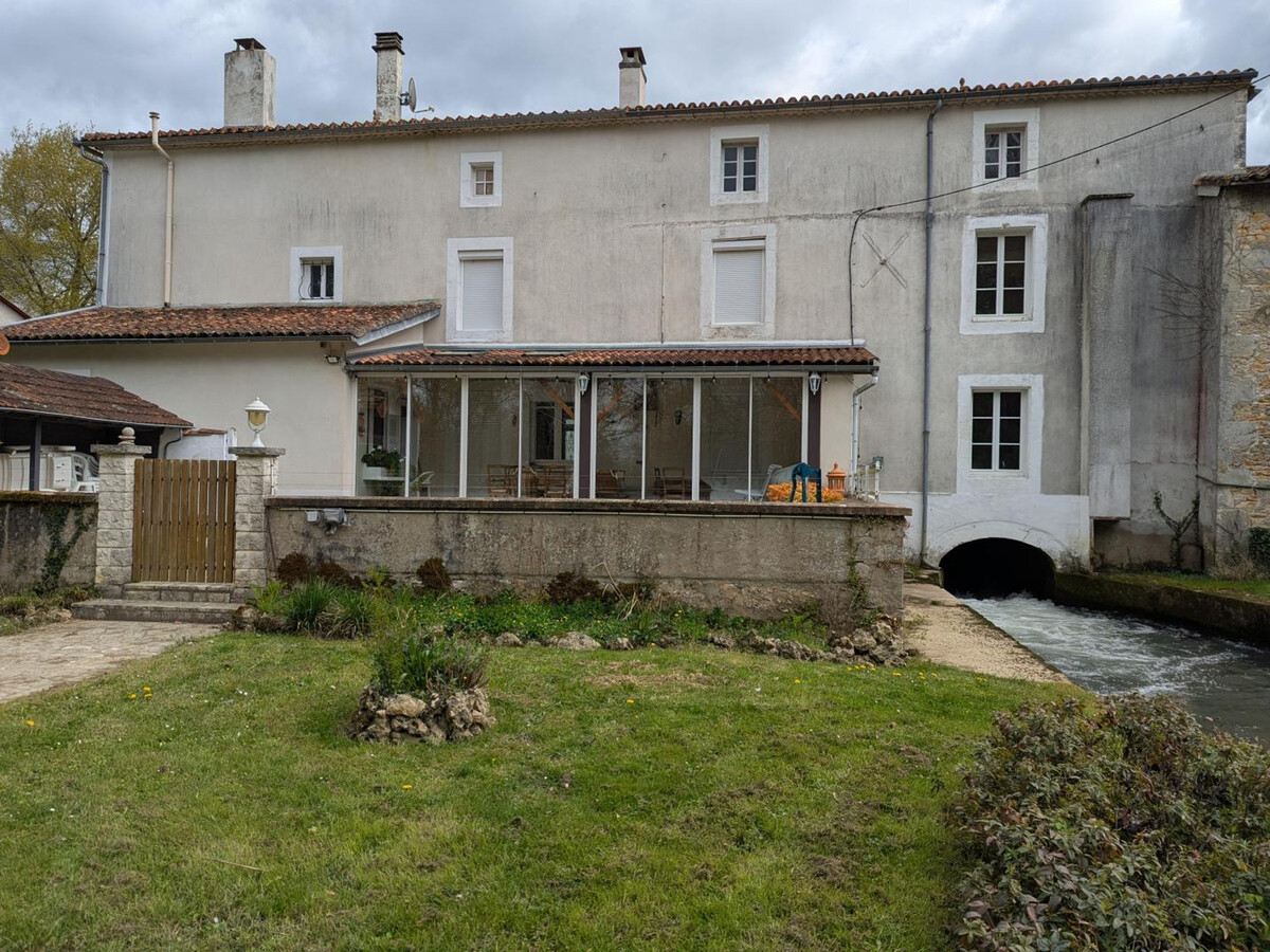 Gîte ancien moulin 11 pers., 1.5 ha de jardin à Saint-Mary - Photo 15