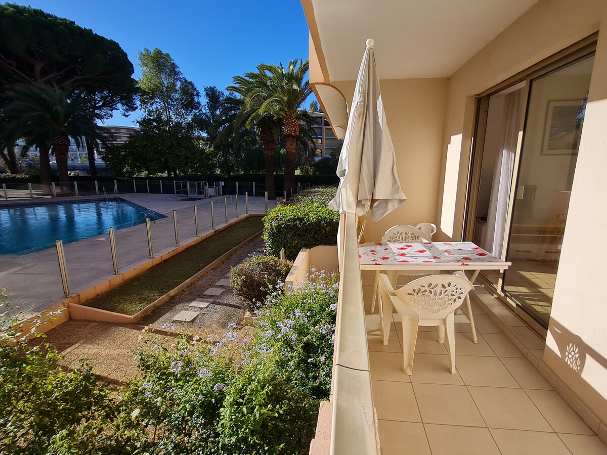 Appartement 2 pièces climatisé, piscine et parking à Sainte-Maxime - Photo 2