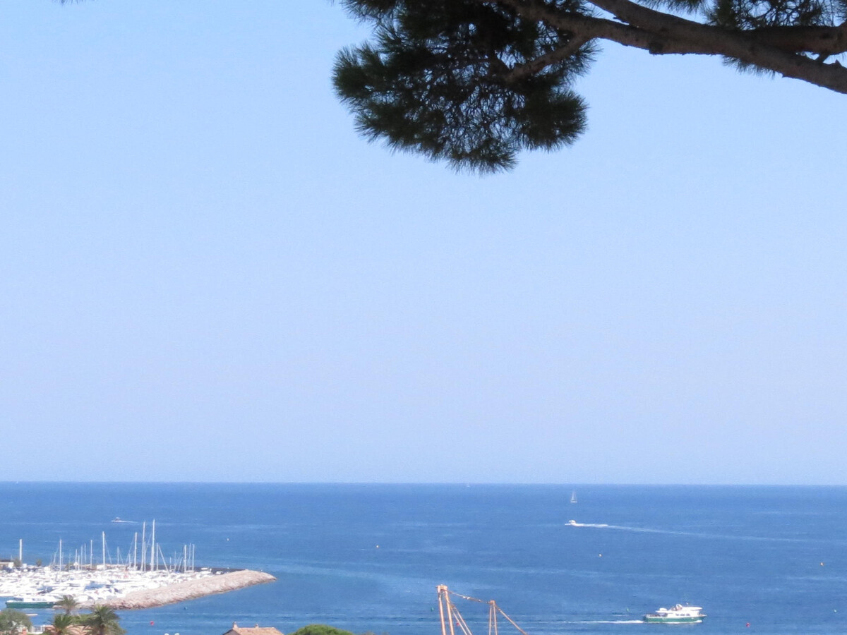 Appartement 3 pièces + mezzanine, vue mer à Sainte-Maxime - Photo 2