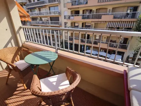 Appartement 2 pièces avec garage au centre, à 50m de la plage, climatisé : photo 3