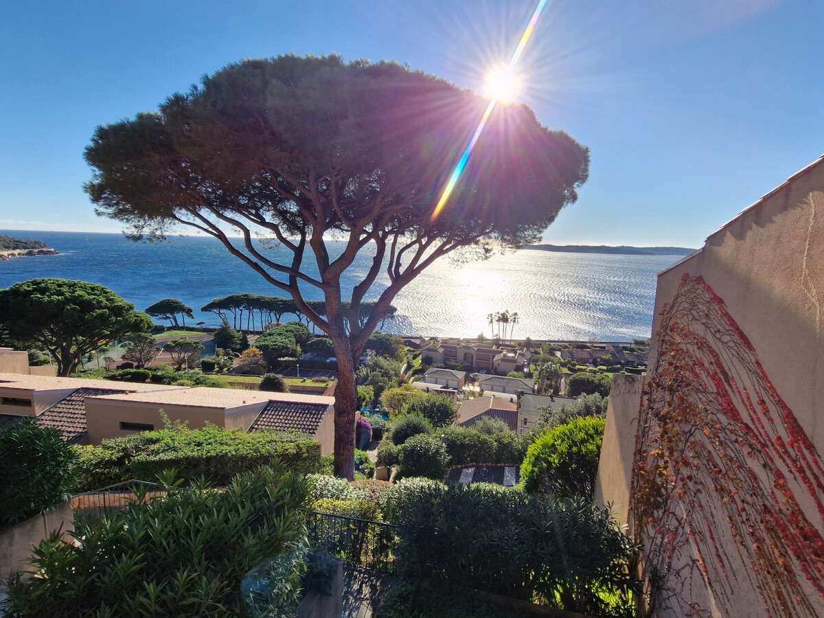 Triplex 4 pièces vue mer, piscine et parking à Sainte-Maxime - Photo 3