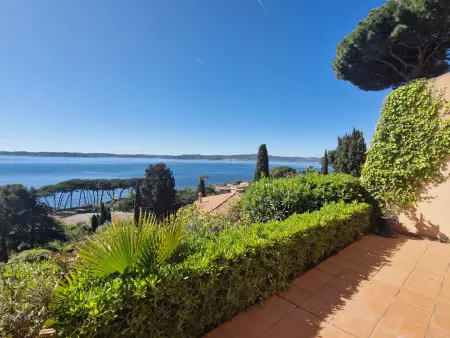 Location appartement à Sainte Maxime, Appartement 3 pièces climatisé, piscine, accès plage, vue Golfe de St Tropez