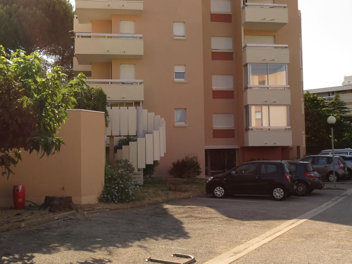 Appartement 2 pièces climatisé, parking privé, centre Sainte-Maxime - Photo 2