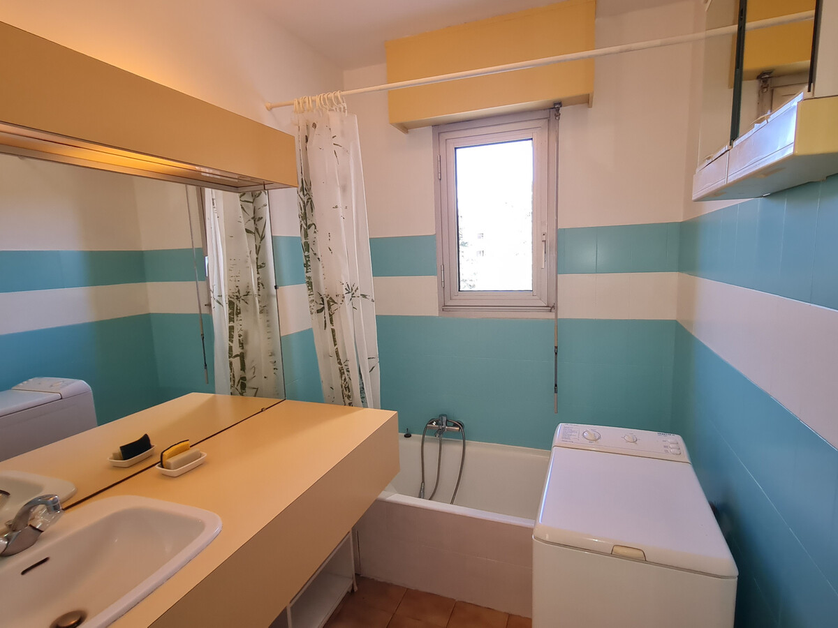 Appartement 2 pièces climatisé, parking privé, centre Sainte-Maxime - Photo 16