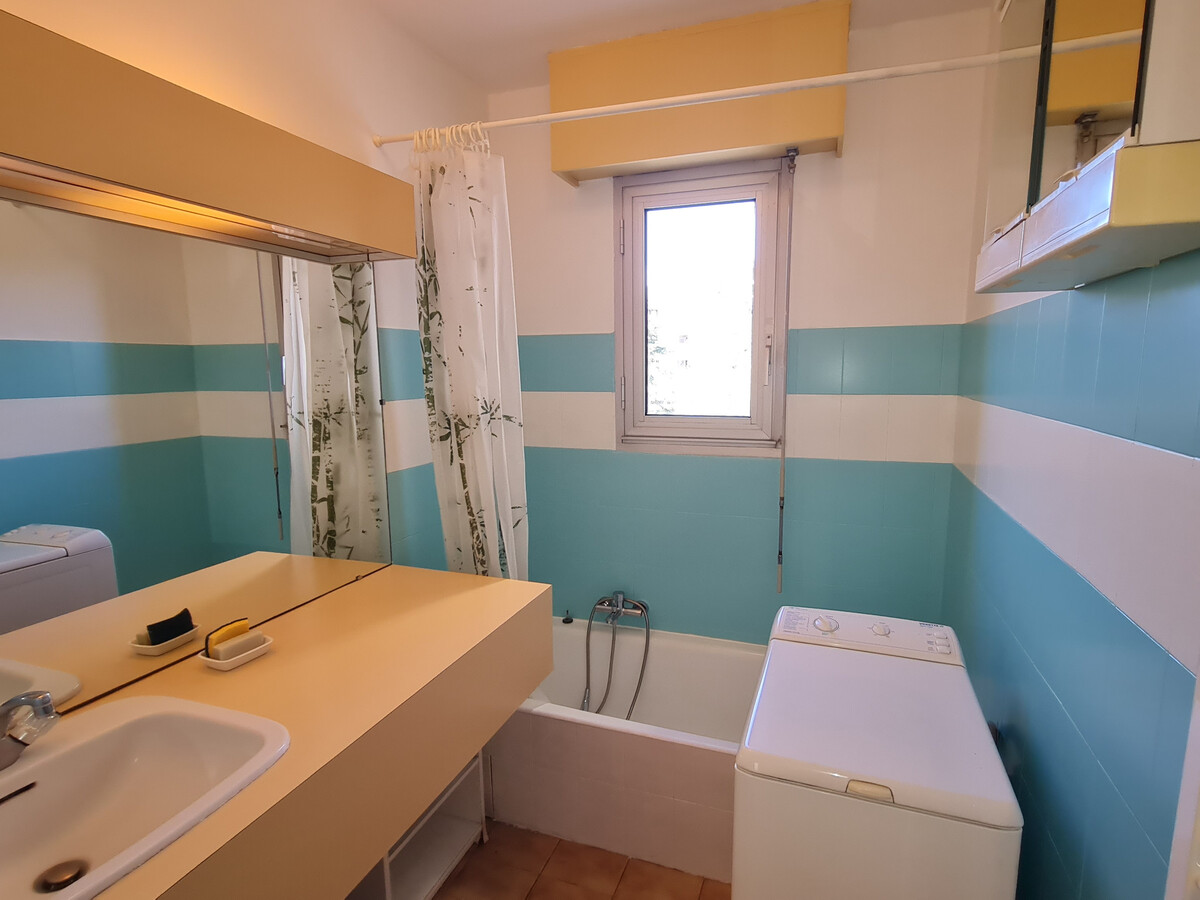 Appartement 2 pièces climatisé, parking privé, centre Sainte-Maxime - Photo 17
