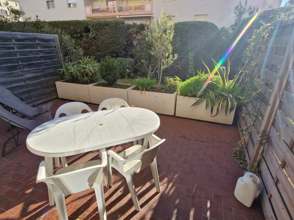 Studio 32 m² terrasse 20 m² avec parking, Sainte-Maxime - Photo 2