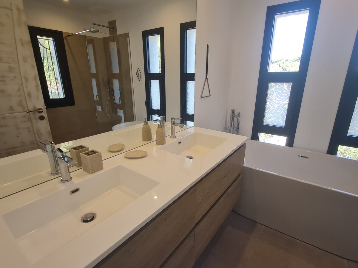 Villa 5 chambres, piscine privée et vue mer à Sainte-Maxime - Photo 27