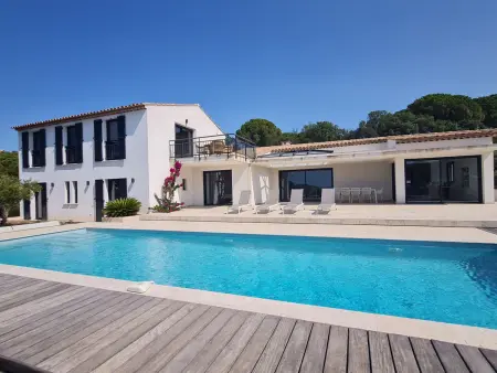 Location villa à Sainte Maxime, Villa 6 pièces climatisée avec piscine privée à Sainte-Maxime