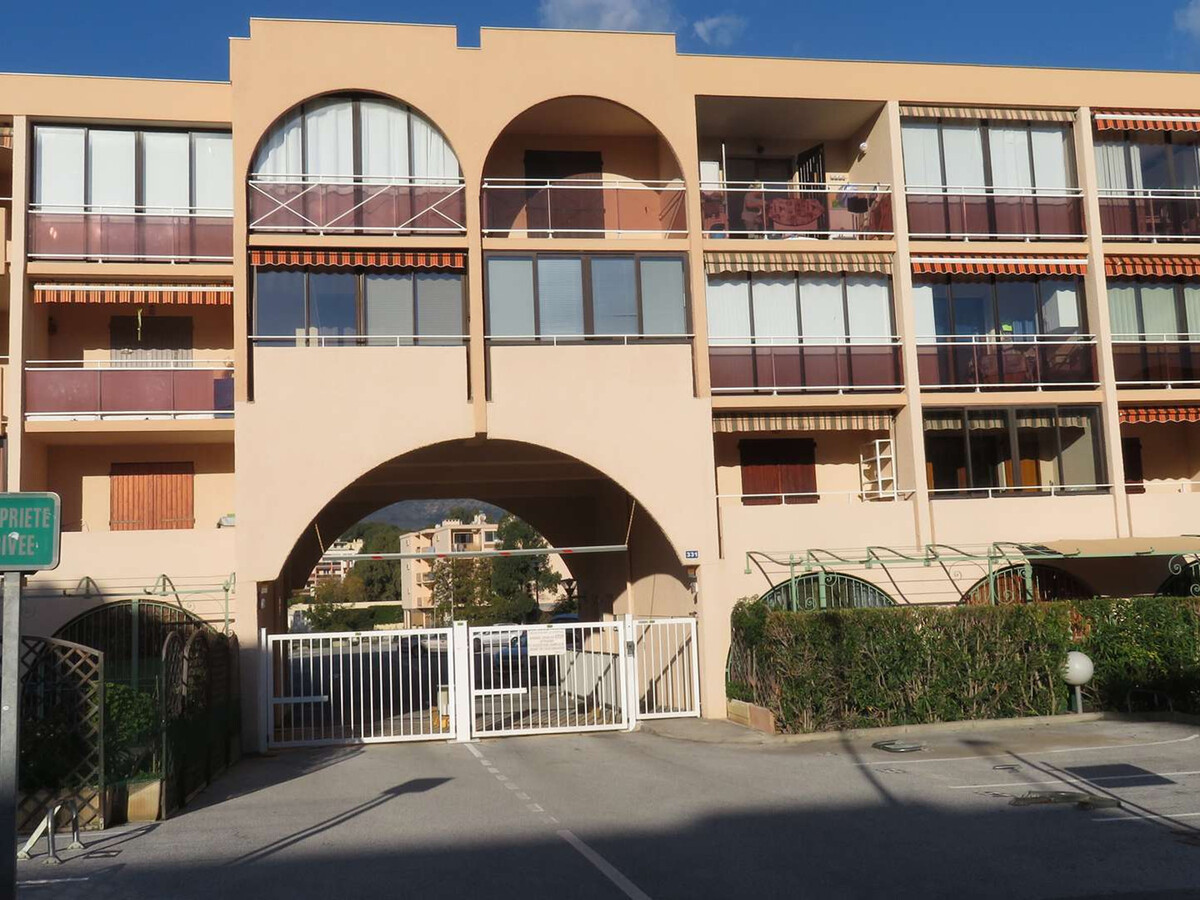 T2 rénové climatisé avec jardinet à 400m des plages - Photo 11