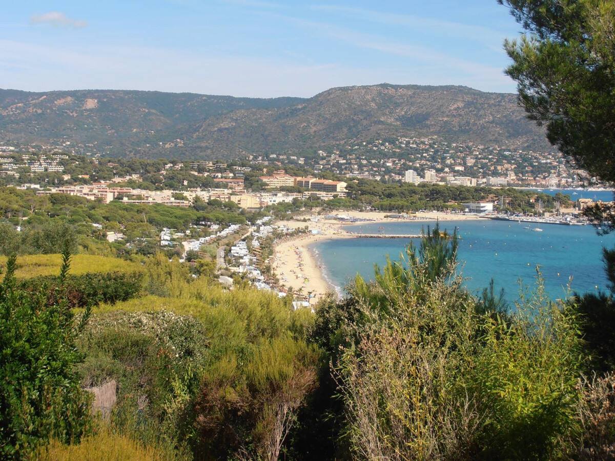 T2 rénové climatisé avec jardinet à 400m des plages - Photo 12