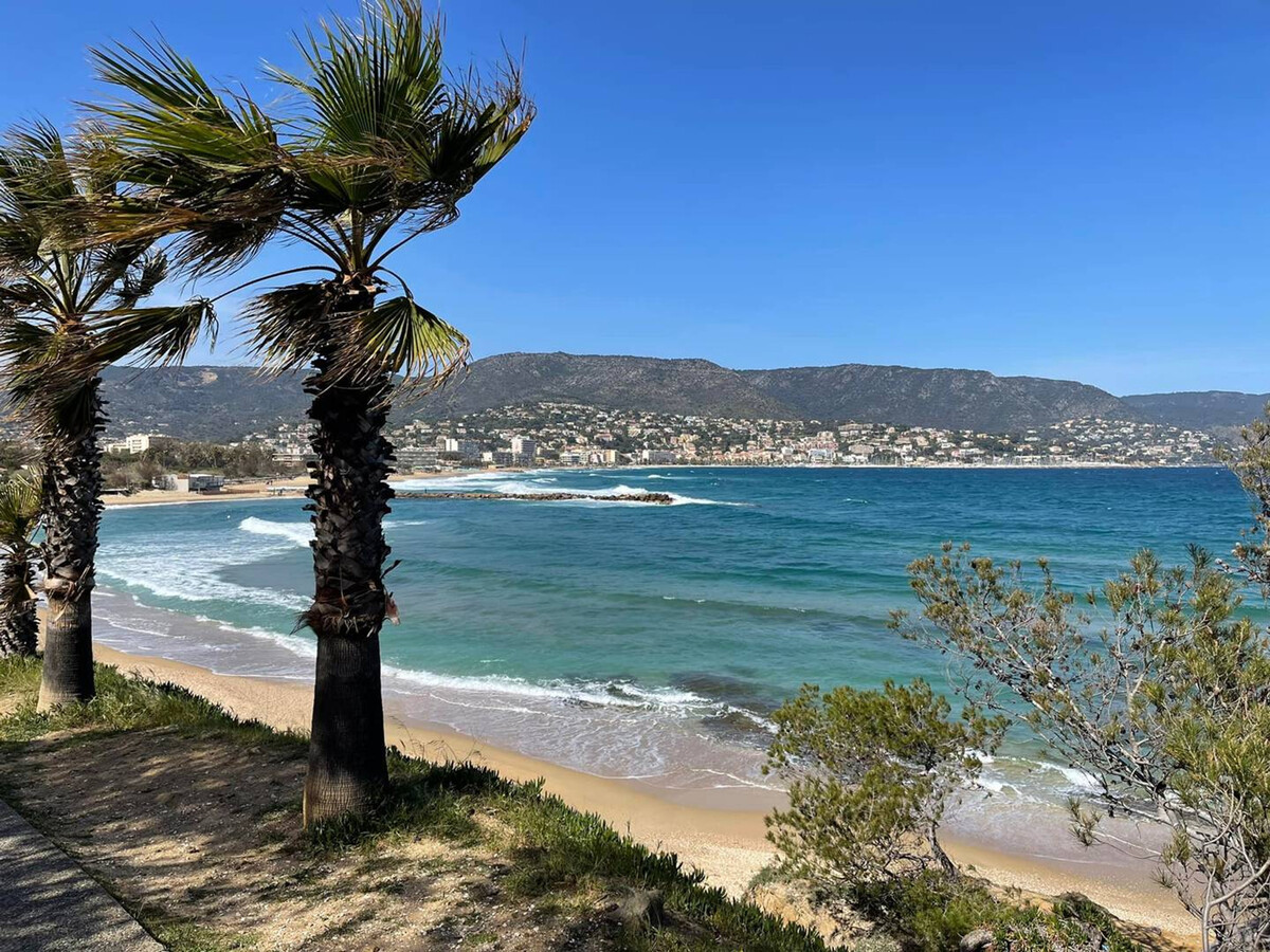 T2 rénové climatisé avec jardinet à 400m des plages - Photo 15