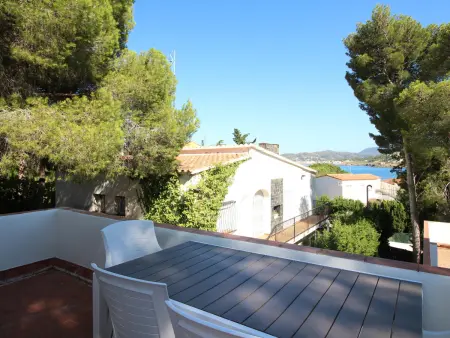 Maison individuelle spacieuse à 100m de la plage avec jardin privé et terrasses, proche du port - Photo 1