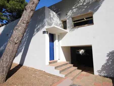 Maison individuelle spacieuse à 100m de la plage avec jardin privé et terrasses, proche du port - Photo 2