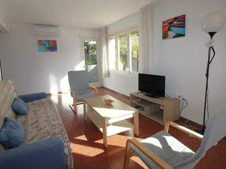 Maison individuelle spacieuse à 100m de la plage avec jardin privé et terrasses, proche du port - Photo 5