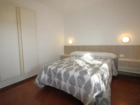 Maison individuelle spacieuse à 100m de la plage avec jardin privé et terrasses, proche du port - Photo 9