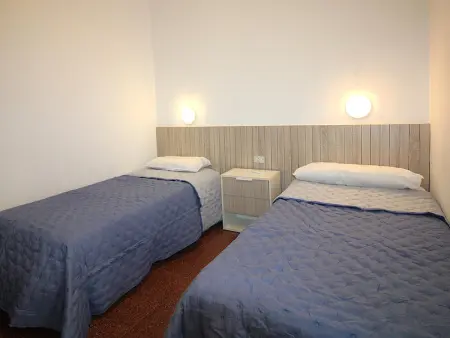 Maison individuelle spacieuse à 100m de la plage avec jardin privé et terrasses, proche du port - Photo 18