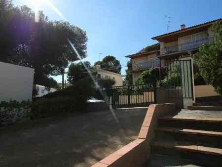 Maison individuelle spacieuse à 100m de la plage avec jardin privé et terrasses, proche du port - Photo 30