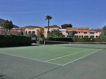 T3 climatisé avec piscine et tennis à 500m de plage : photo 15