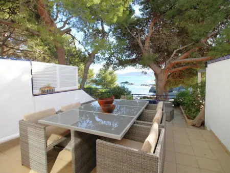Location maison à Llançà, Maison bord de mer à Llançà avec accès direct à la plage, terrasses et parking.