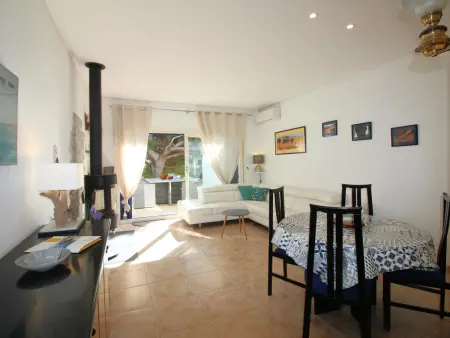 Maison bord de mer à Llançà avec accès direct à la plage, terrasses et parking. - Photo 4