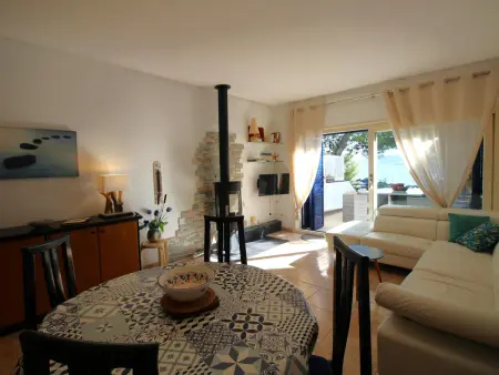 Maison bord de mer à Llançà avec accès direct à la plage, terrasses et parking. - Photo 5