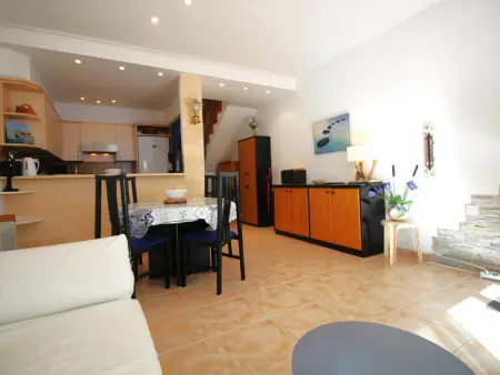 Maison bord de mer à Llançà avec accès direct à la plage, terrasses et parking. - Photo 9