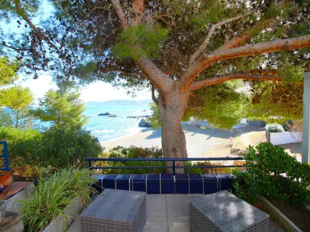 Maison bord de mer à Llançà avec accès direct à la plage, terrasses et parking. - Photo 24